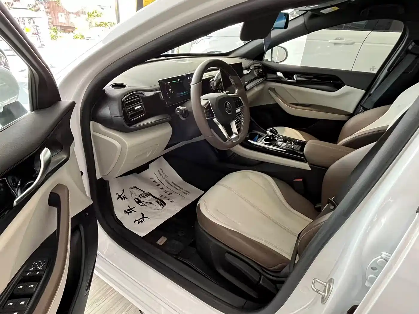 BYD Qin PLUS 2024 Glory Edition DM-i 55KM Leading фото 6