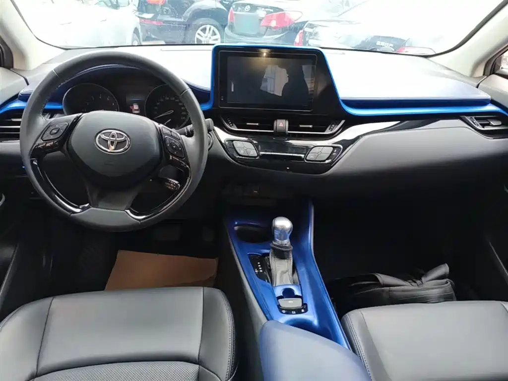 Toyota C-HR 2021 2.0L Luxury Edition фото 10