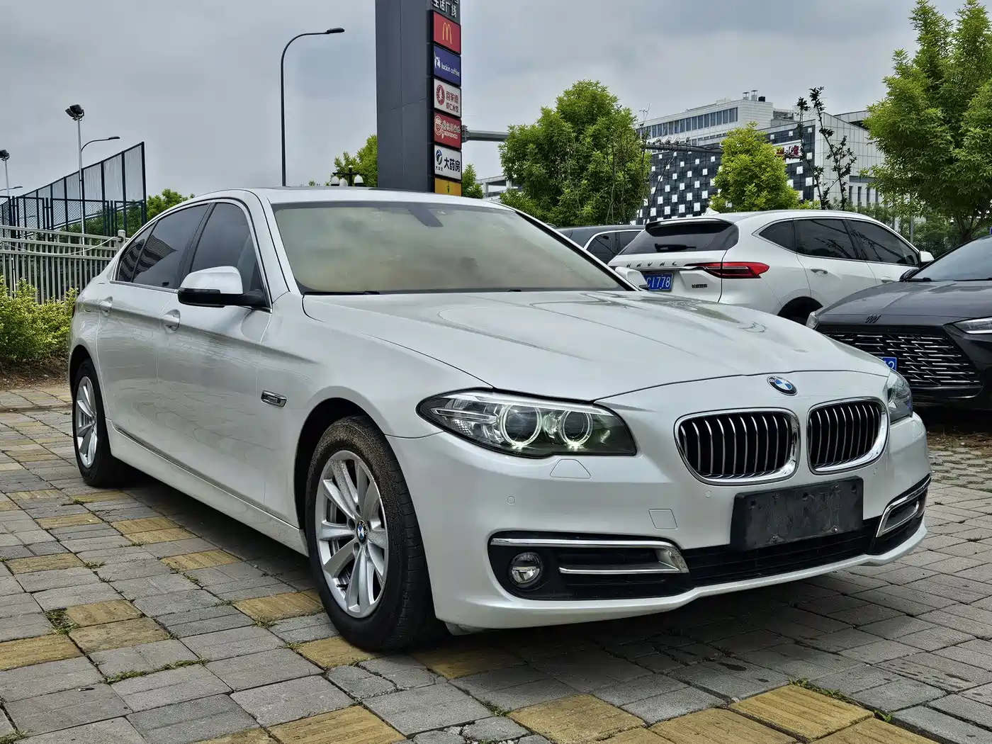 BMW 5 Series 2014 520Li Elegance фото 2