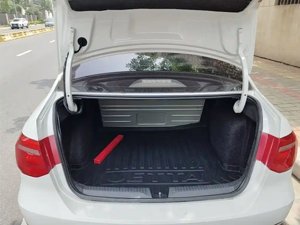 Volkswagen Jetta 2015 Quality Edition 1.4L Manual Fashion фото 19