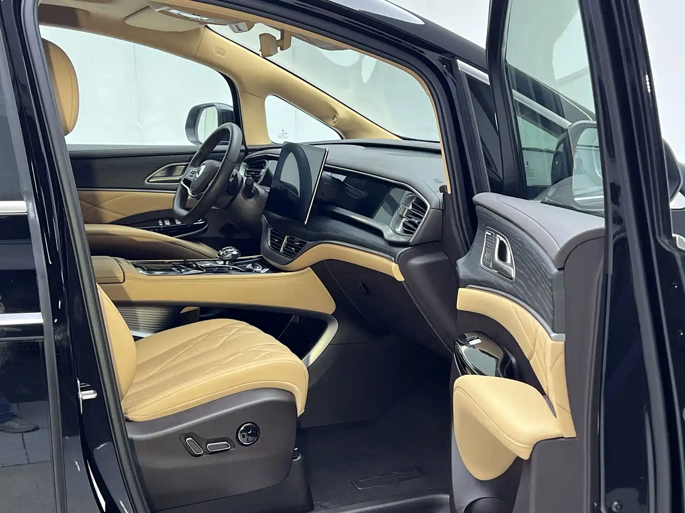 Denza D9 2025 2025 Model DM-i Smart Drive Edition 1020 AWD Flagship