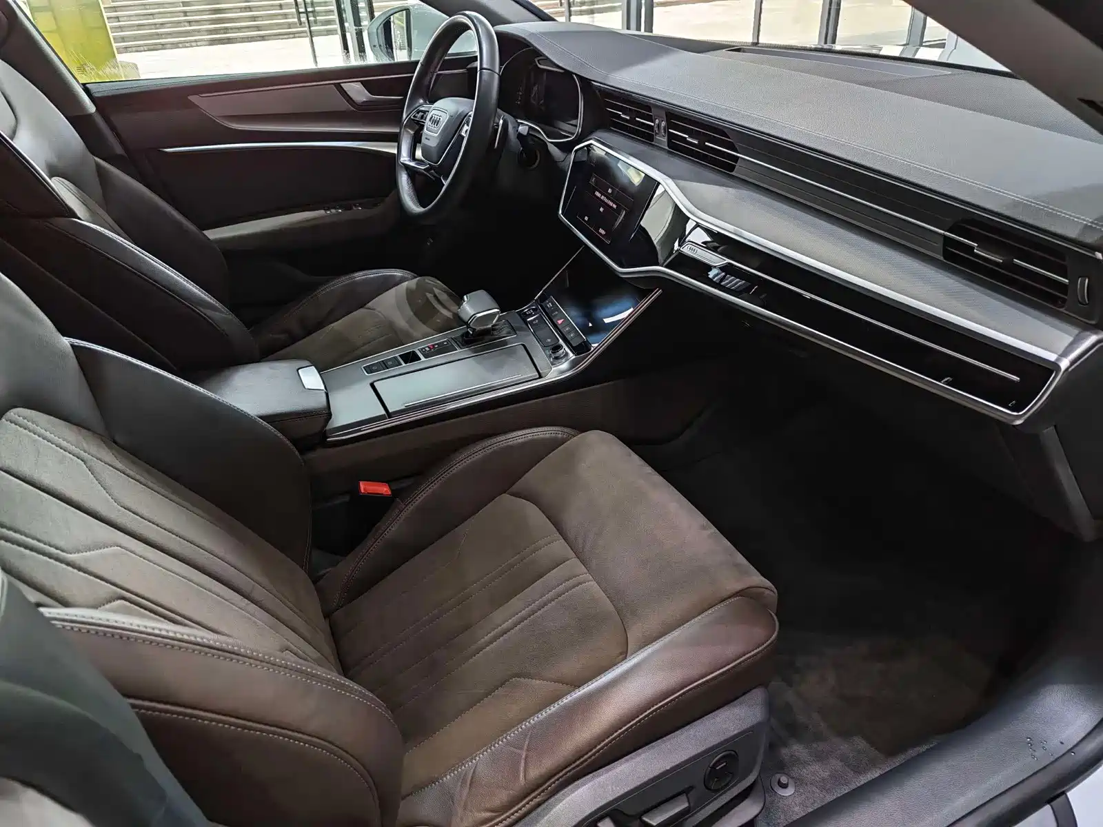Фото 6 - Audi A7L