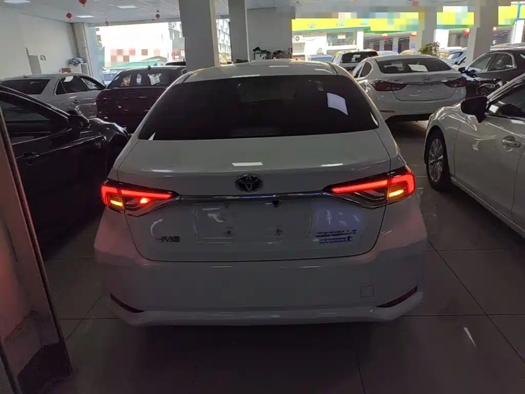 Toyota Corolla 2022 Hybrid 1.8L E-CVT Pioneer Edition фото 6