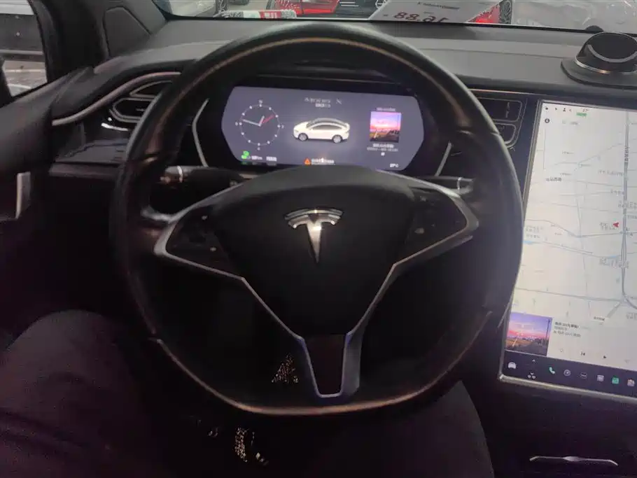 TESLA MODEL X