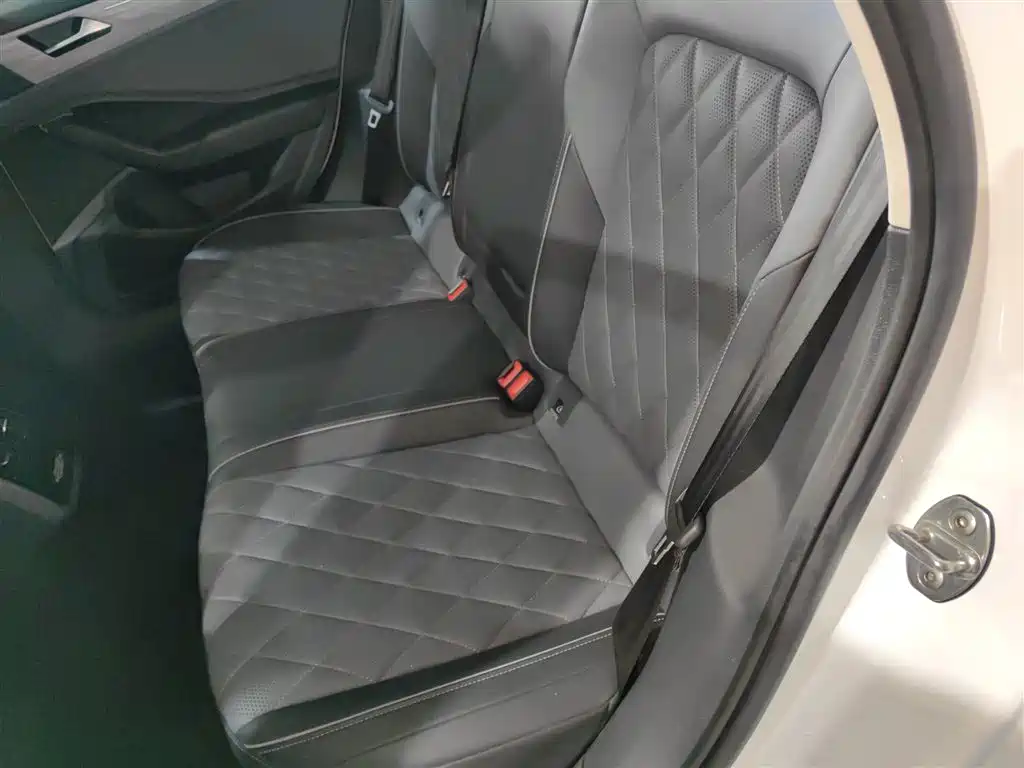 Volkswagen Sagitar 2023 Model Year 200TSI DSG Surpass Edition фото 13