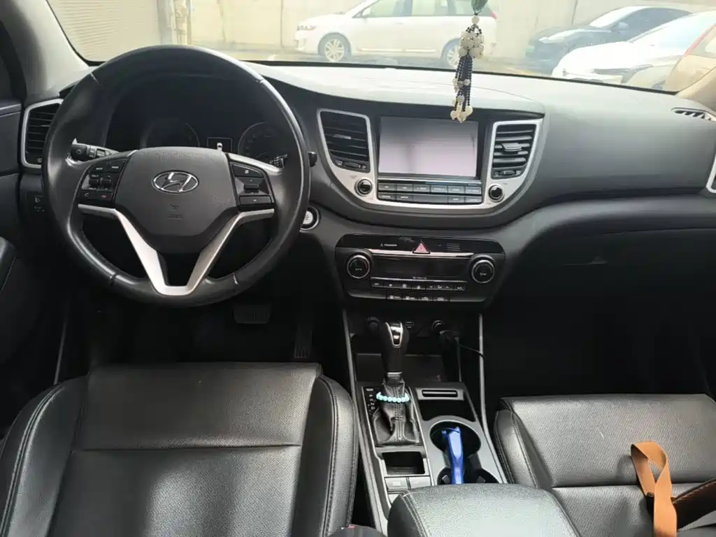 Фото 10 - Hyundai Tucson