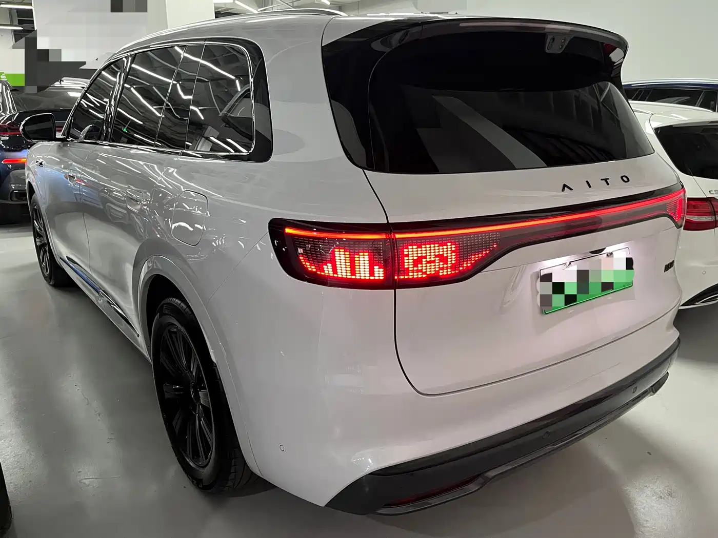 AITO Wenjie AITO M8 2025 Model Extended Range Max+ Edition 53.4kWh 6-Seater фото 5