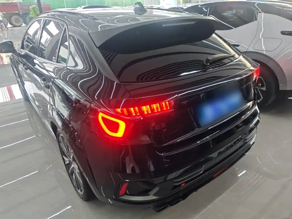 Фото 5 - Lynk & Co 02 Hatchback