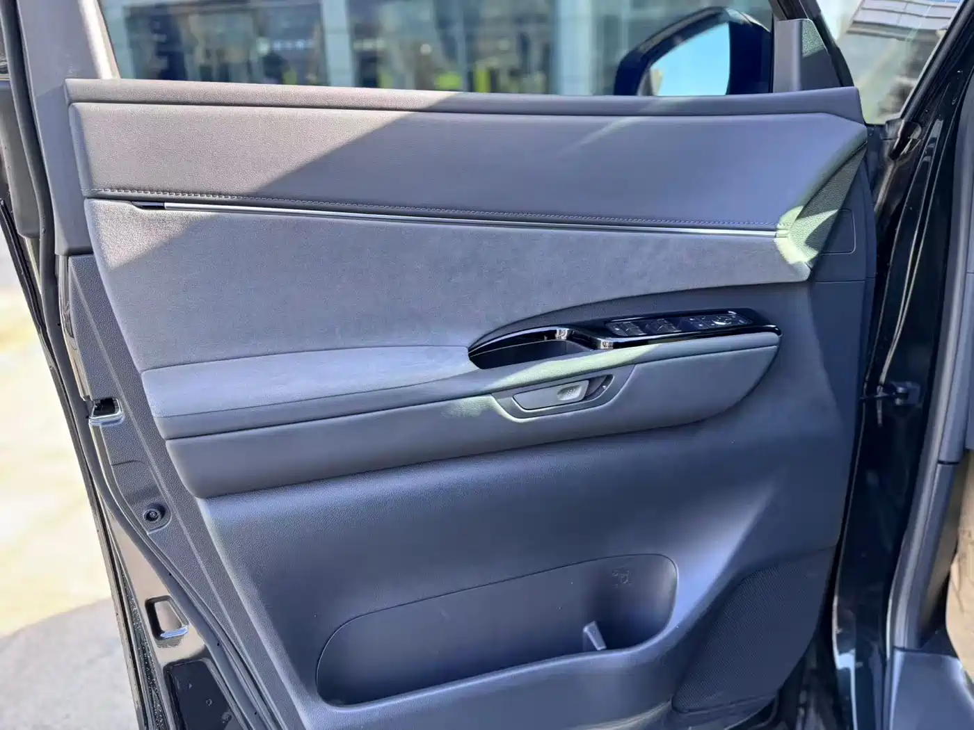 Lexus LM 2023 500h 6-Seater Prestige Edition фото 6