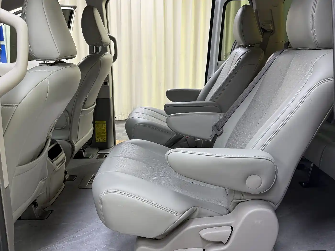 Toyota Sienna 2015 3.5L 2WD LE фото 34