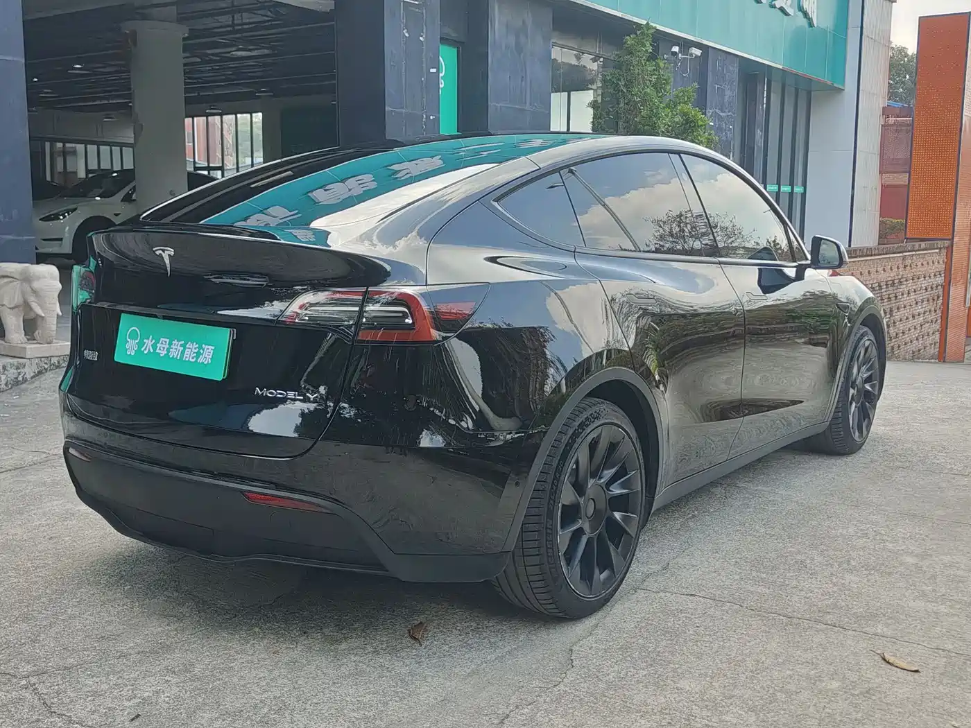 TESLA MODEL Y