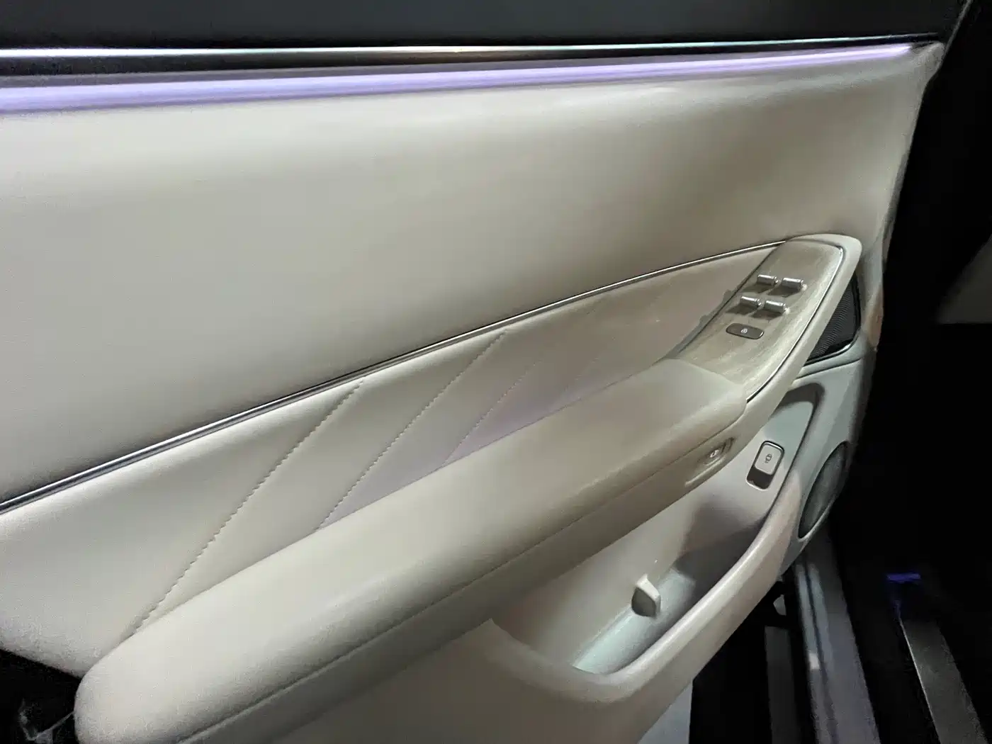AITO Wenjie AITO M8 2025 Model Extended Range Max+ Edition 53.4kWh 6-Seater фото 8