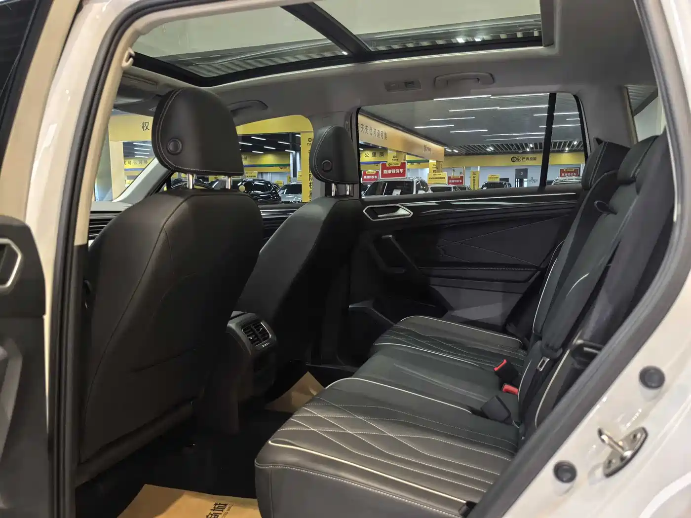 Volkswagen Tiguan L 2024 Outstanding 330TSI Auto 2WD Dragon Soaring Edition фото 9