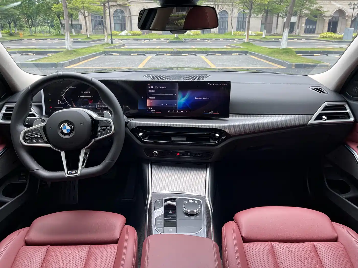 BMW 3 Series 2025 330Li M Sport Night Edition фото 17