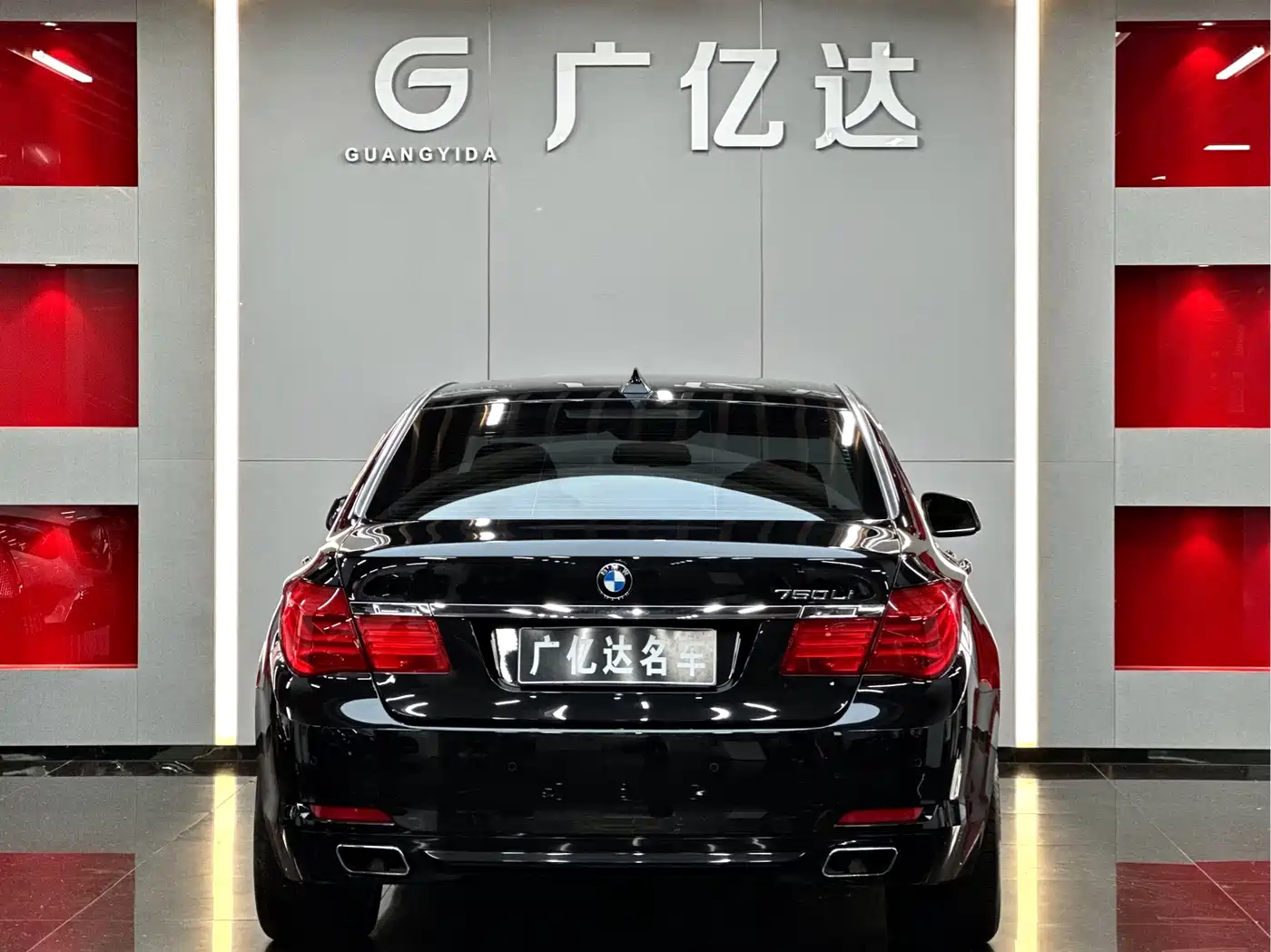 BMW 7 Series 2011 750Li xDrive фото 31