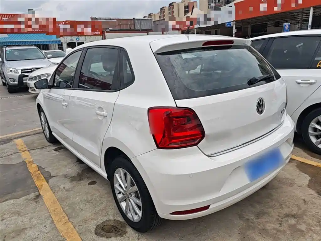 Volkswagen Polo 2014 1.6L Automatic Luxury Edition фото 5