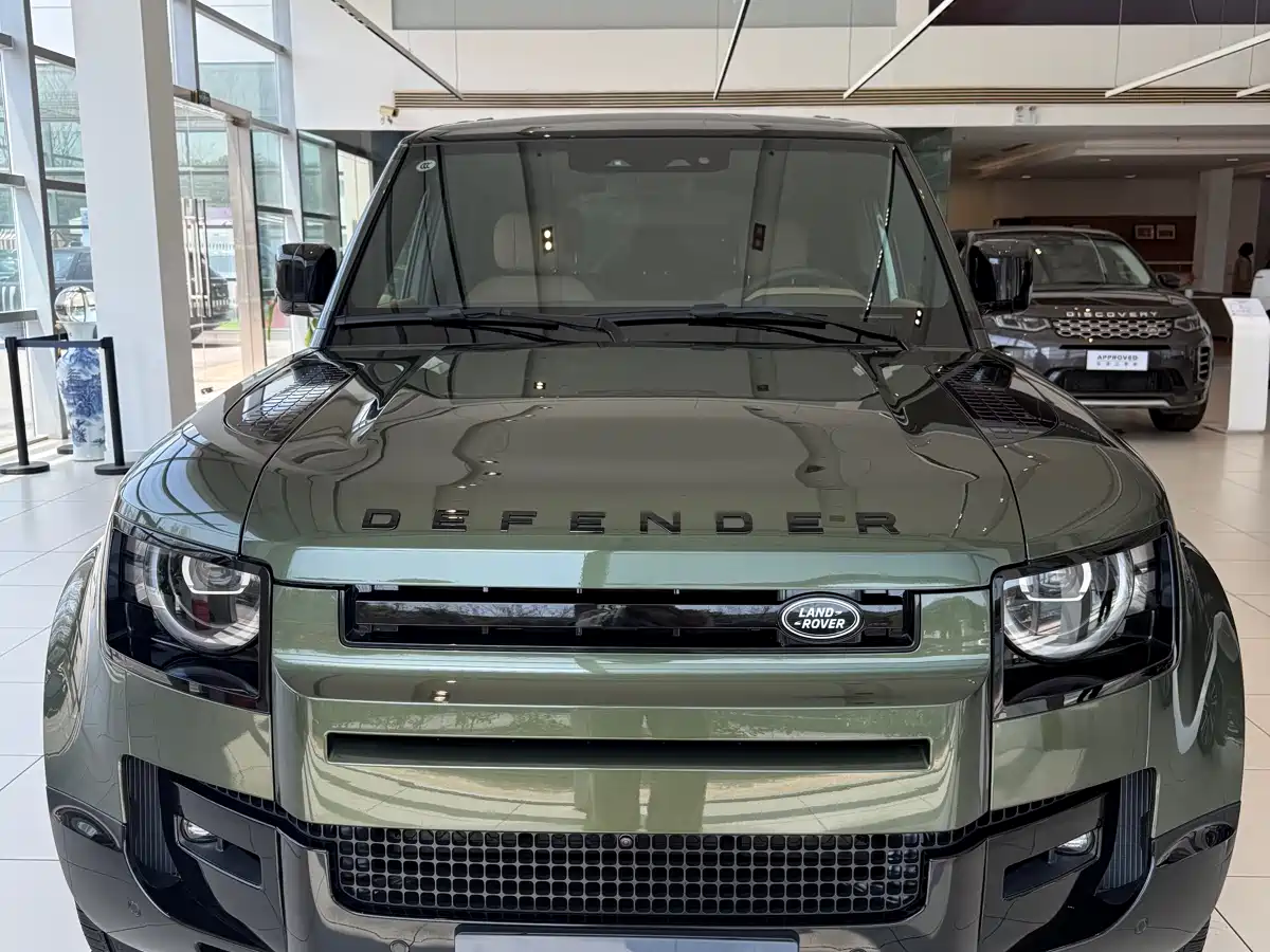Land Rover Defender 2026 Land Rover Defender 110 3.0T P400 X-Dynamic HSE фото 2