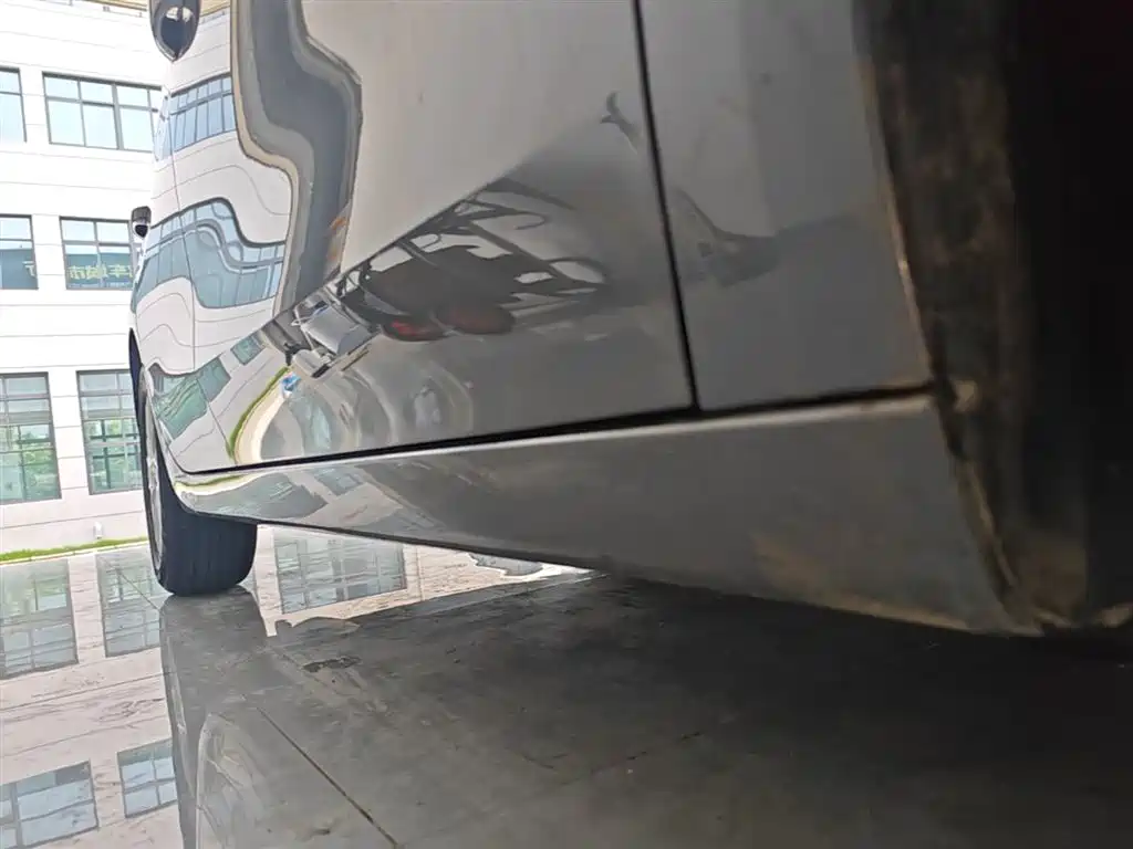 Фото 21 - Roewe i5