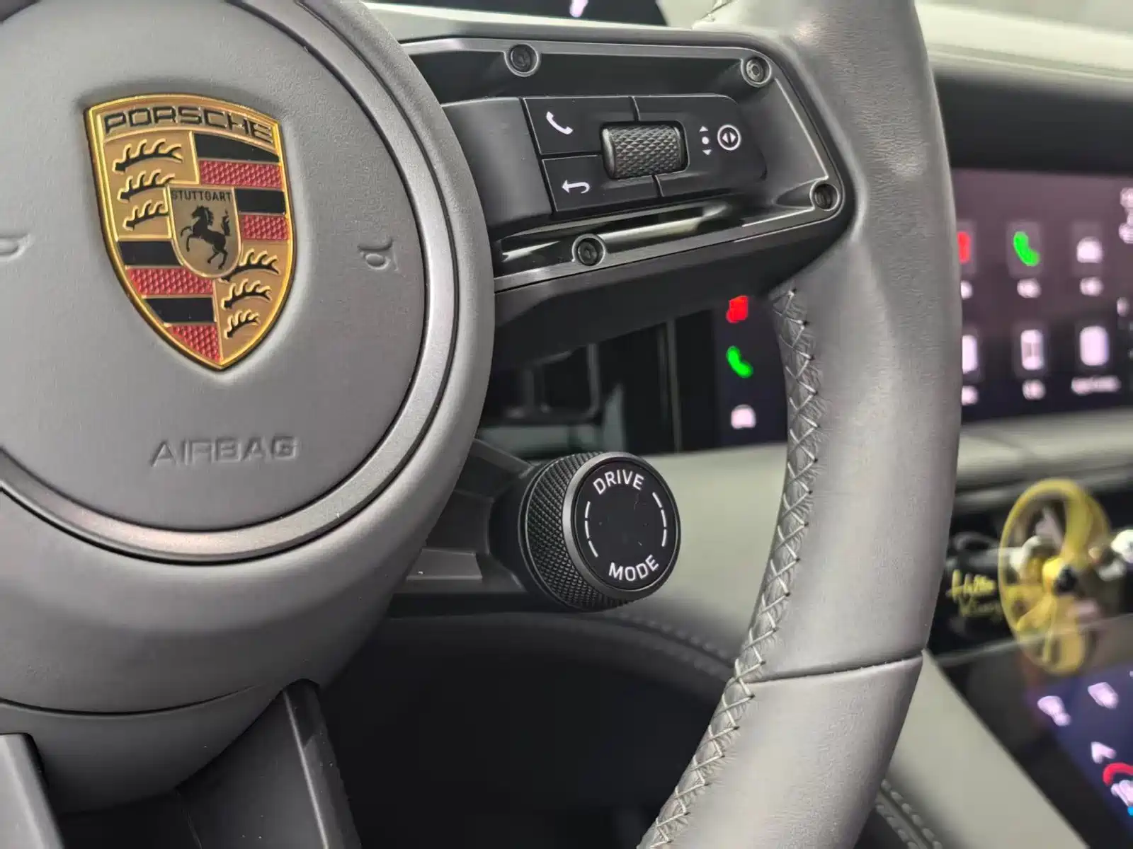 Photo 7 - Porsche Taycan