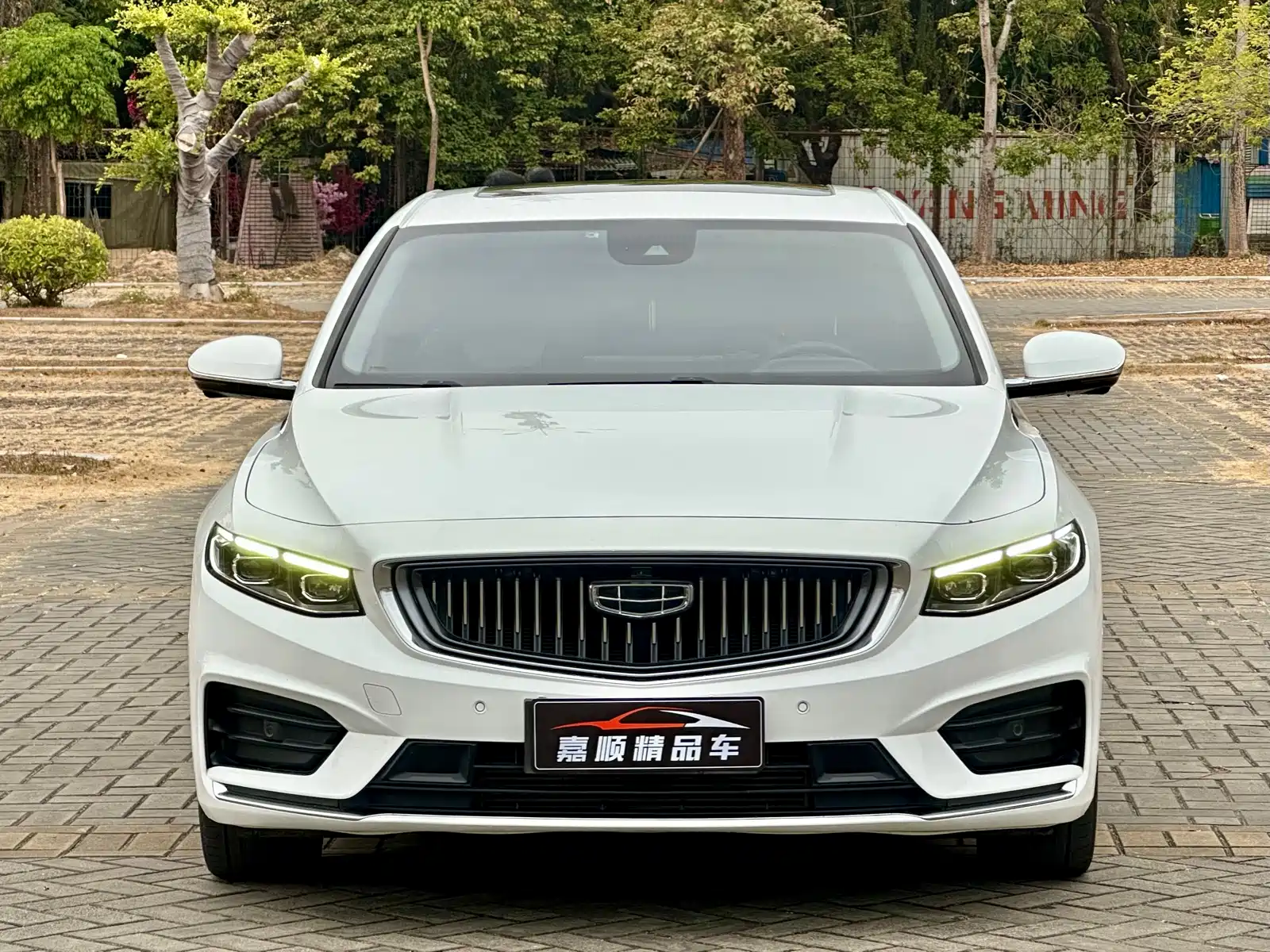 Фото 2 - Geely Preface