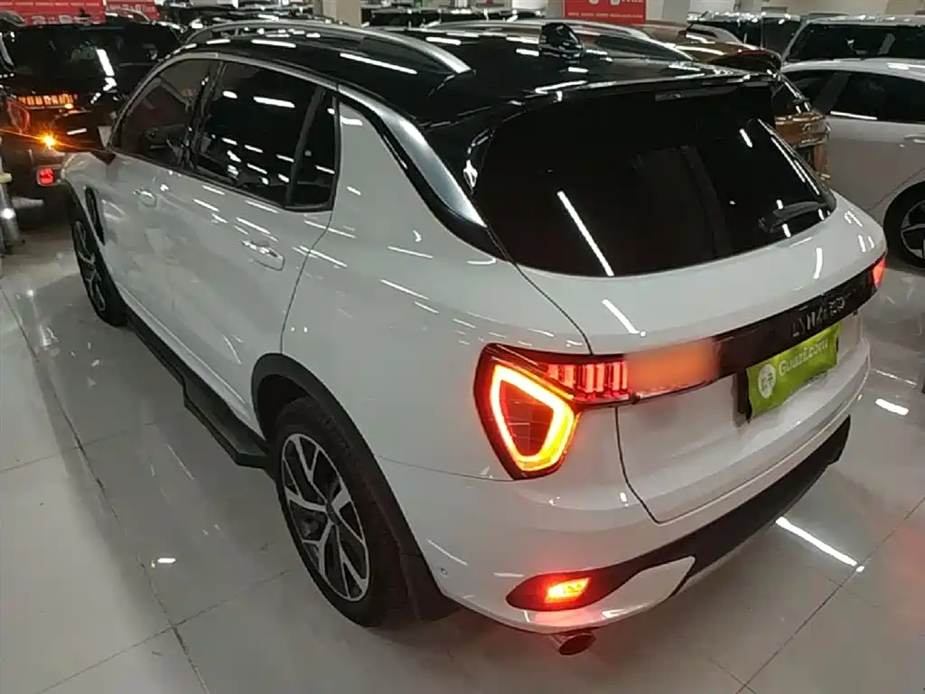 Lynk & Co 01 2017 2.0T AWD Pro фото 5