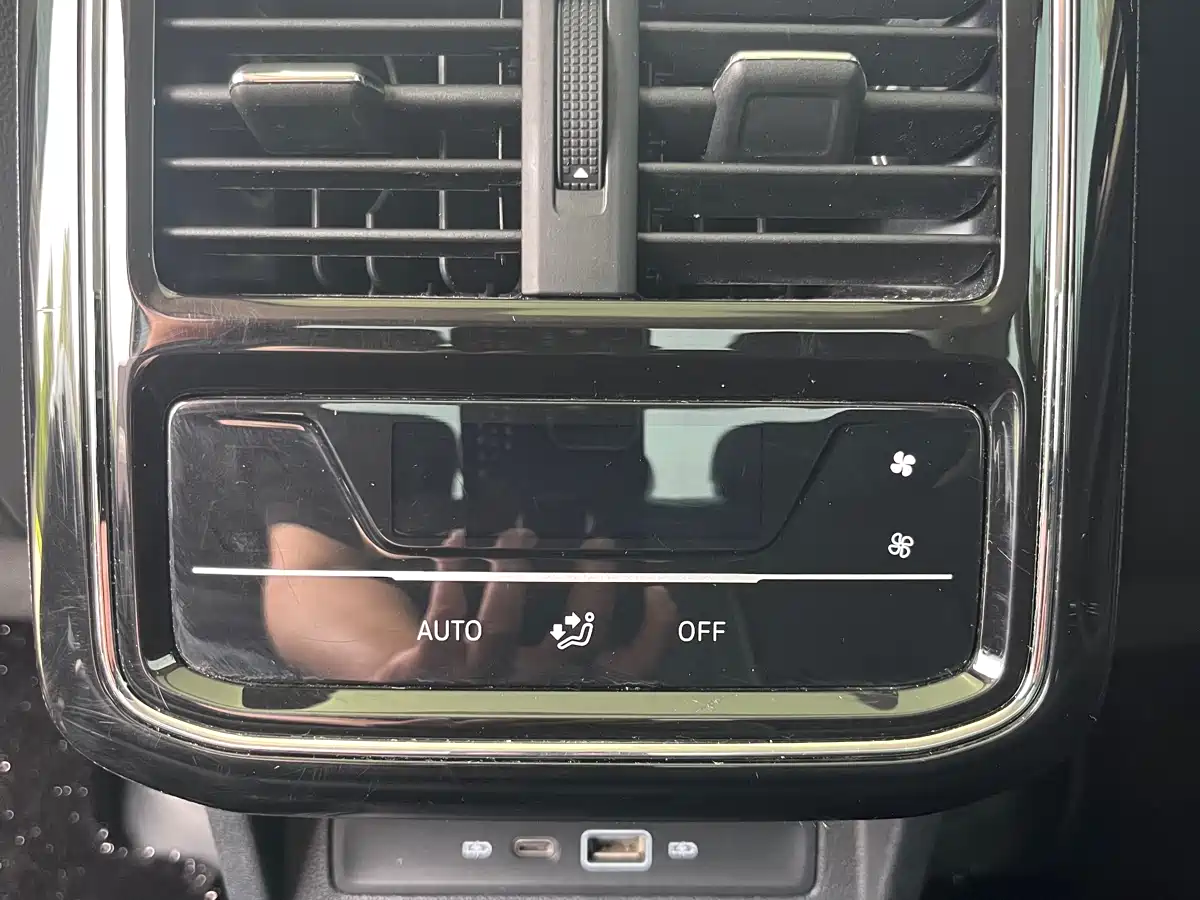 Volkswagen Passat 2024 330TSI Elite Edition фото 13