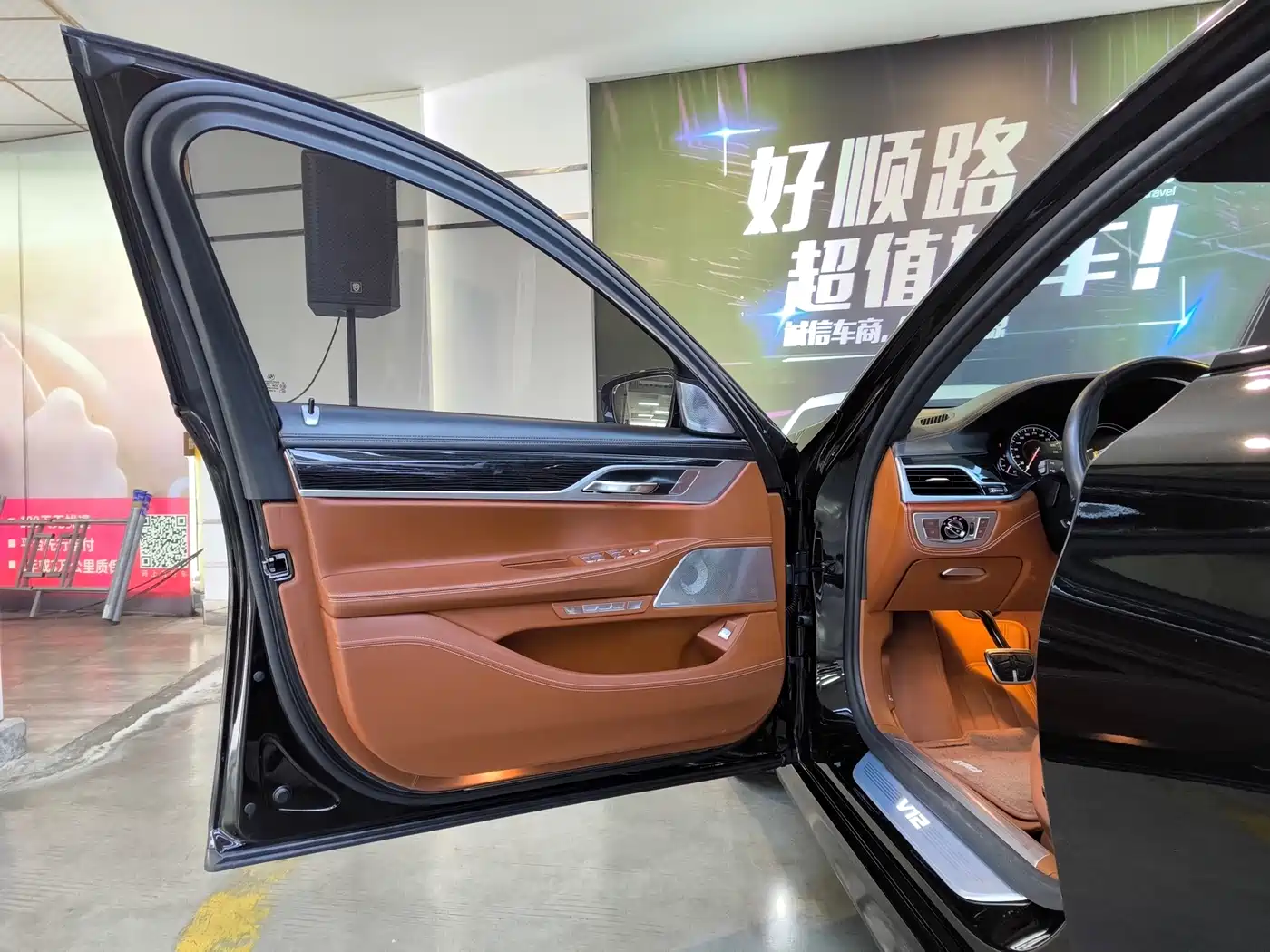 BMW 7 Series 2018 M760Li xDrive фото 19