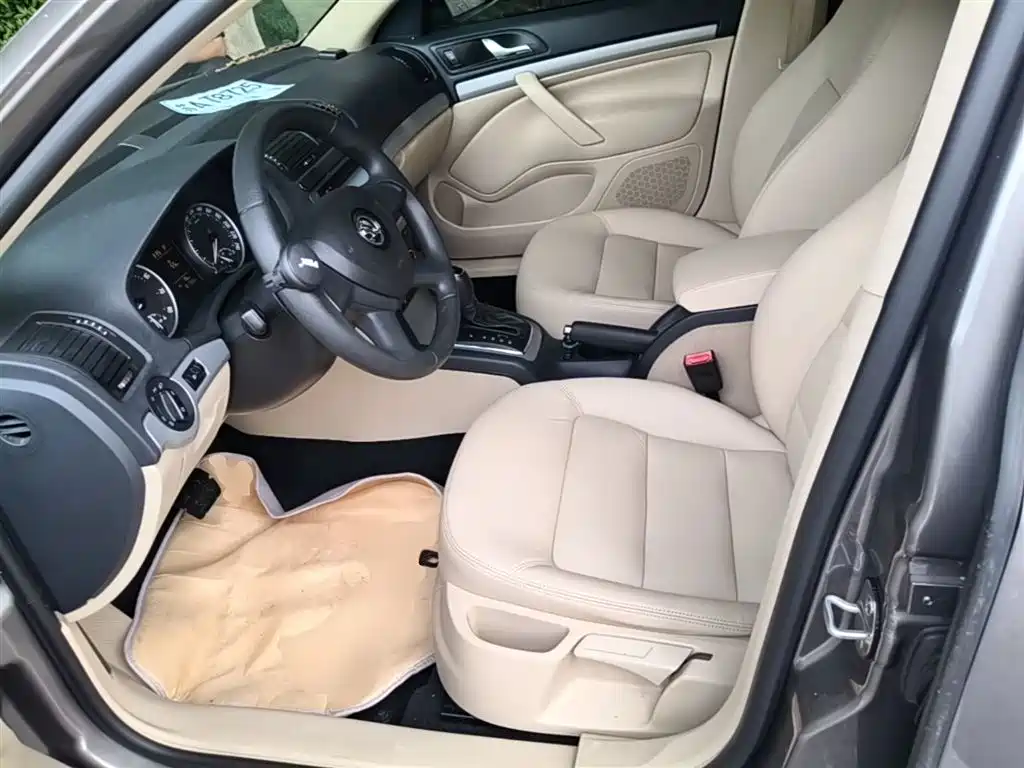 Škoda Octavia 2015 Classic 1.6L Automatic Elite Edition фото 15