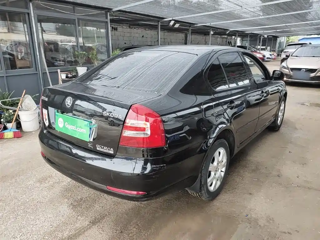Škoda Octavia 2014 1.6L Manual Elegance Edition фото 7