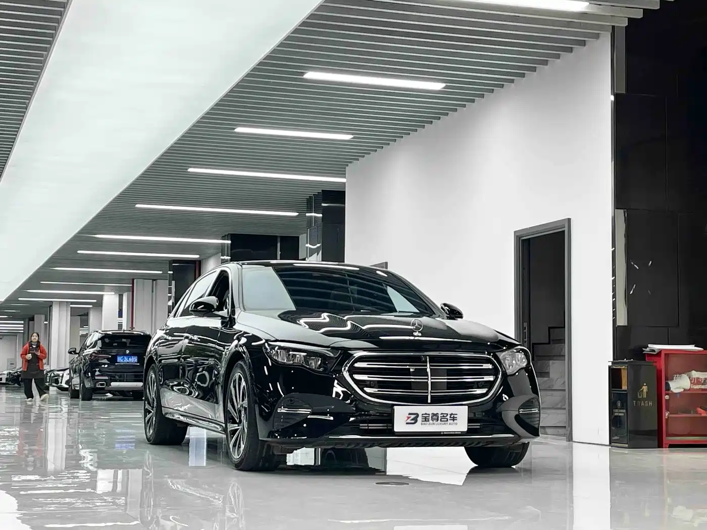 Mercedes-Benz E-Class 2025 E 300 L Luxury фото 3