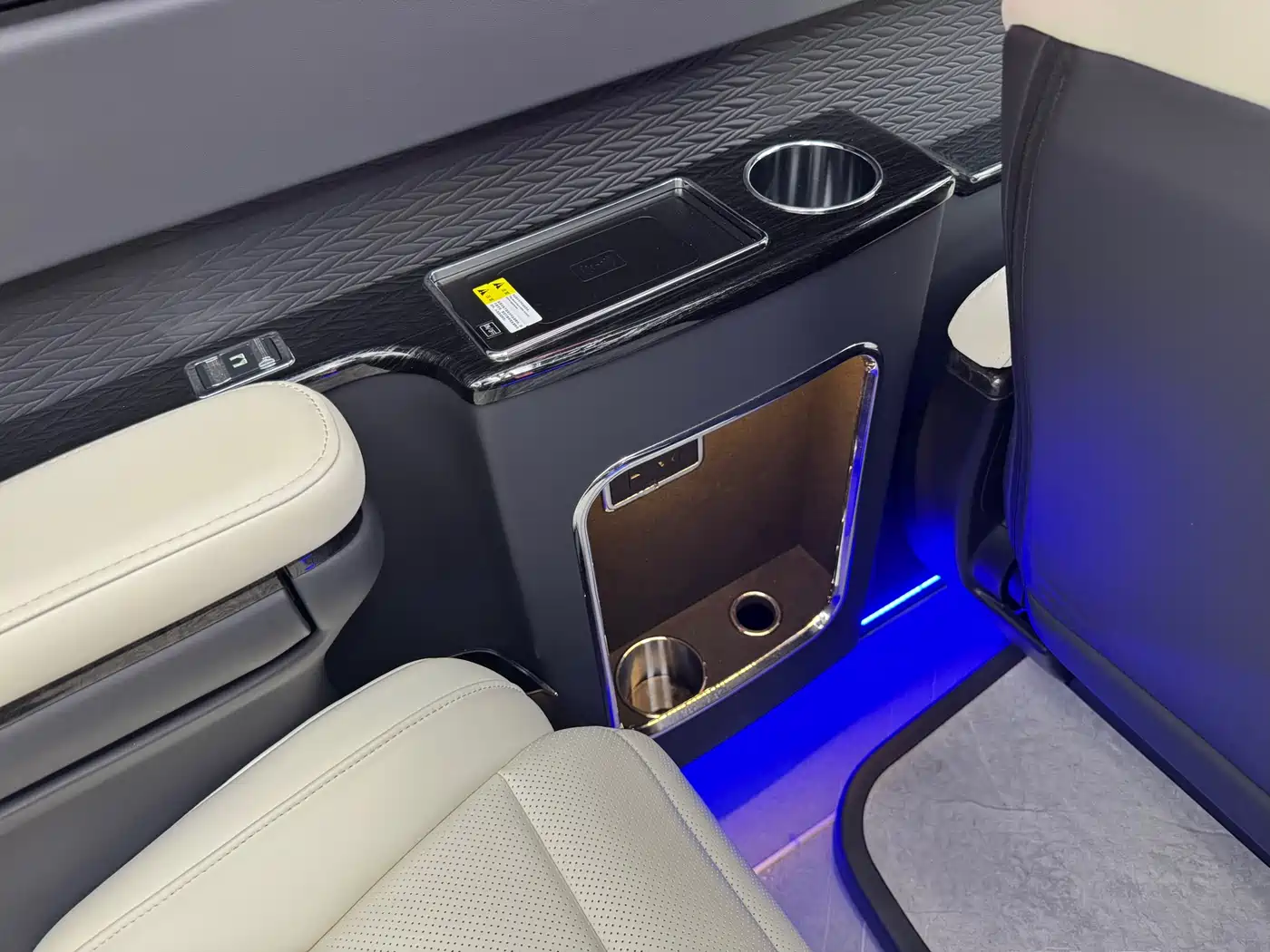 Hongqi Guoyue 2024 3.0T Flagship Edition 17-seater фото 39