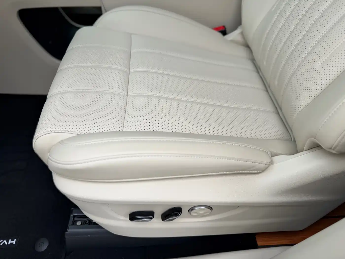 Voyah Auto Voyah Dreamer 2025 PHEV AWD Flagship Qian Kun Edition фото 5