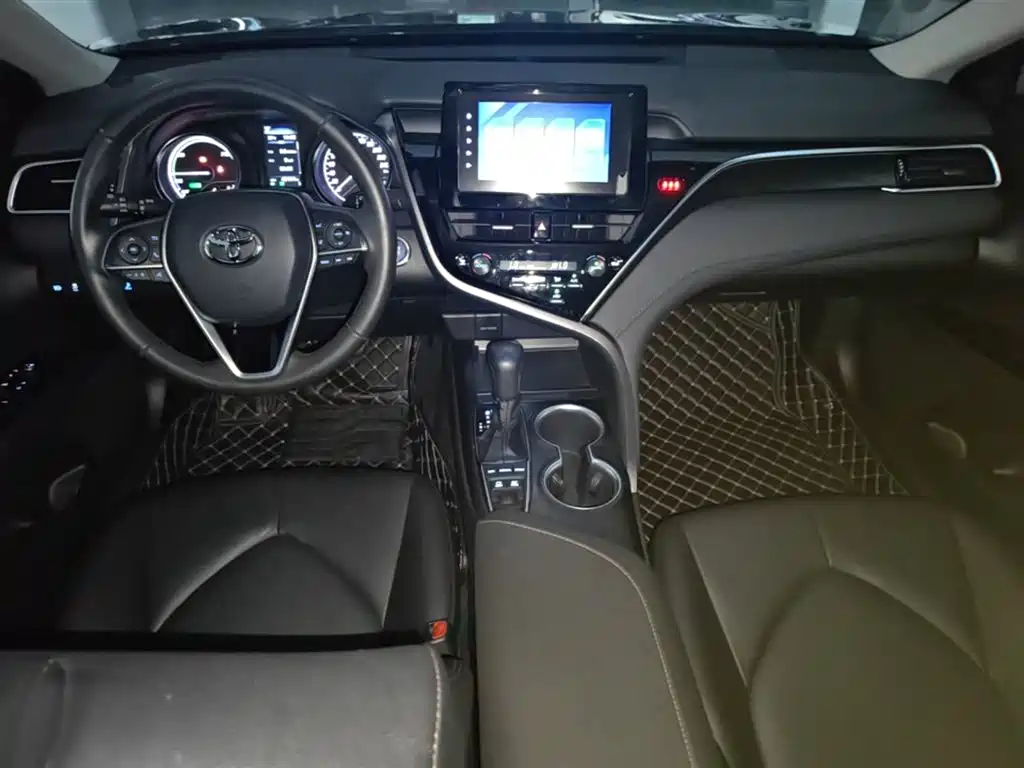 Toyota Camry 2021 Hybrid 2.5HGVP Leading Edition фото 10