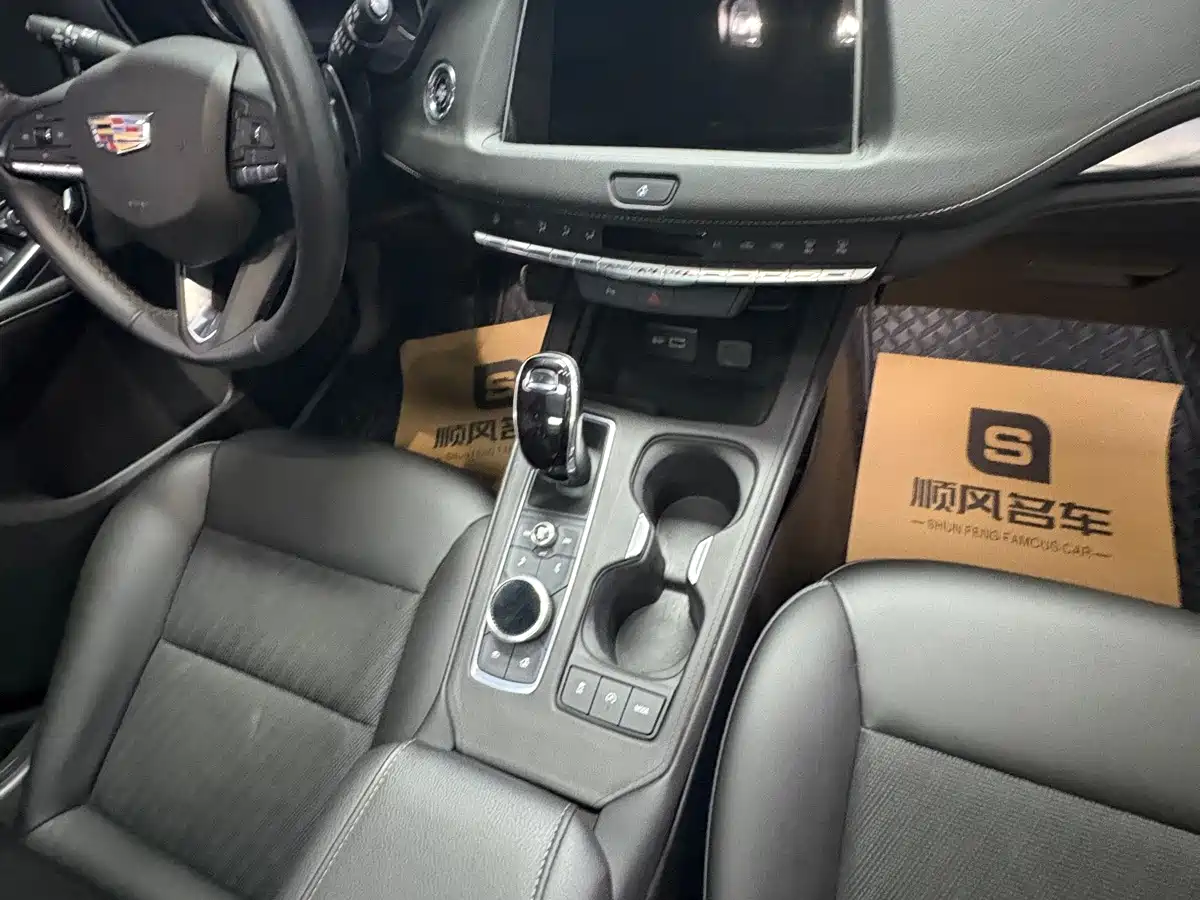 Фото 7 - Cadillac XT4