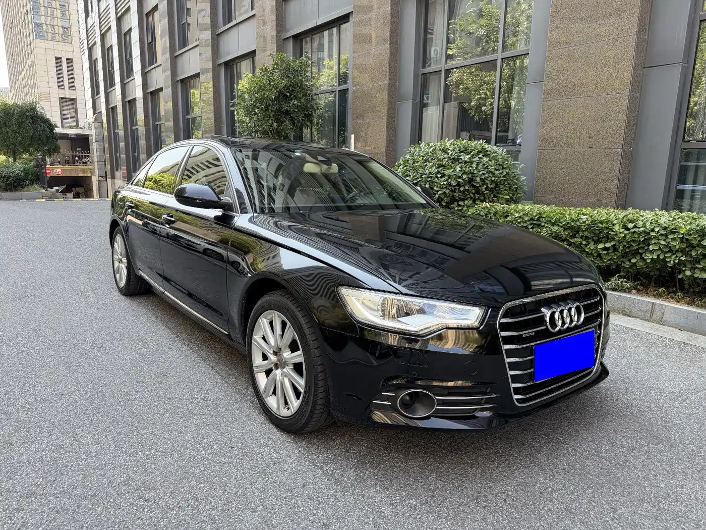 Фото 15 - Audi A6L