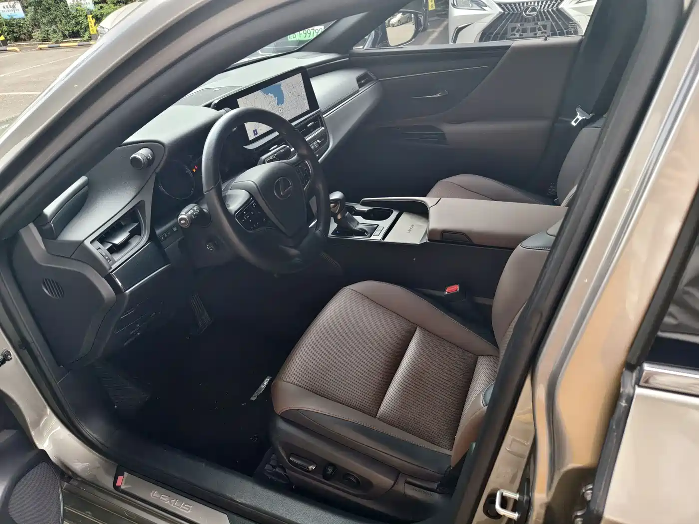 Lexus ES 2023 200 Excellence Edition фото 5