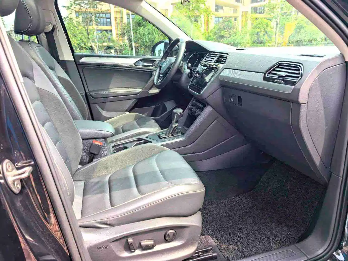 Volkswagen Tiguan L 2019 330TSI Automatic 2WD Panorama Comfort Edition China VI фото 8