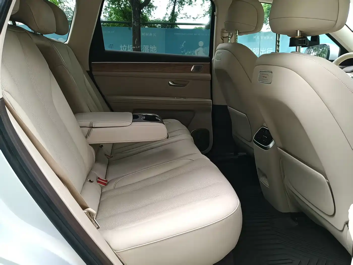 AITO Wenjie AITO M7 2024 1.5T RWD Plus 5-Seater фото 6