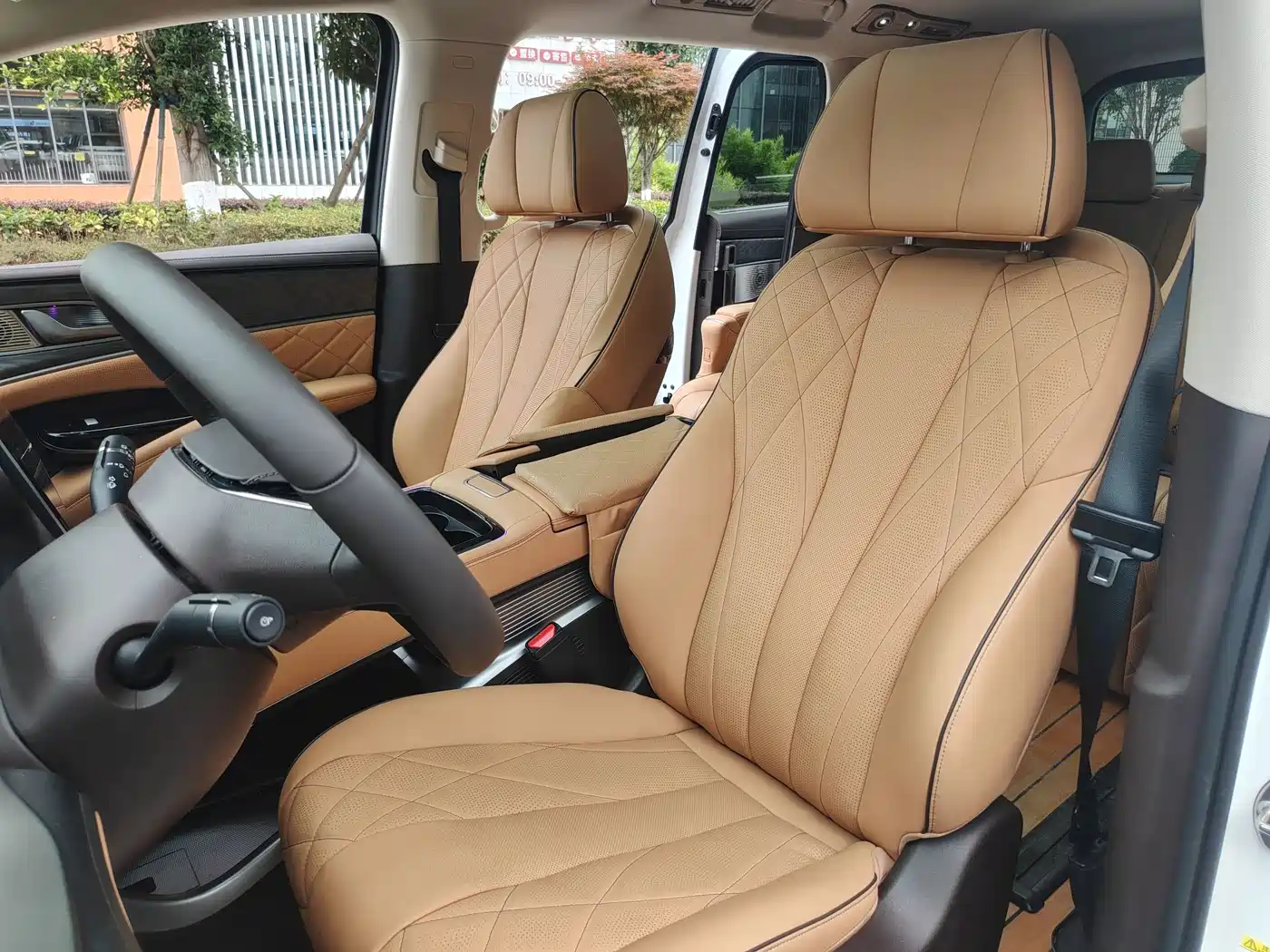 Denza D9 2024 EV 620 Premium фото 23