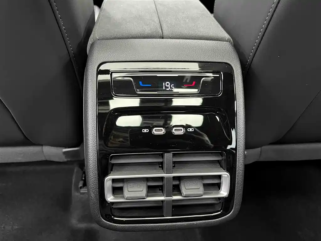 Volkswagen Tiguan L 2024 PRO 380TSI 4WD R-Line Premium Edition фото 16