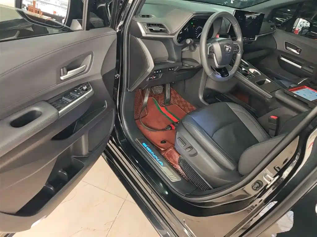 Toyota Sienna 2021 2.5L Hybrid Premium Edition фото 16