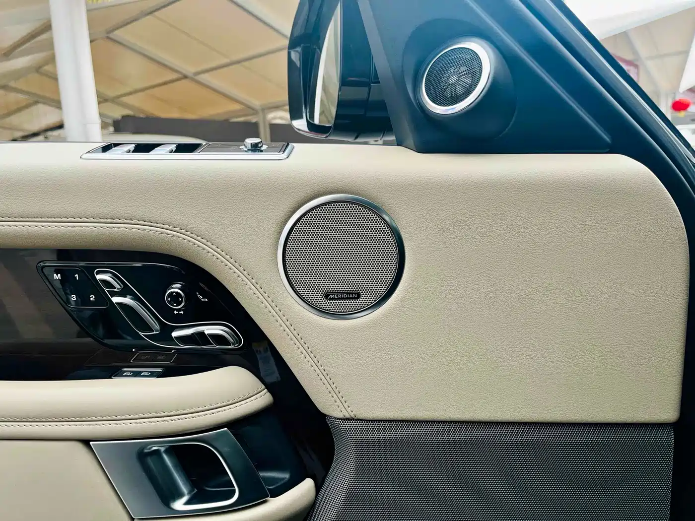 Land Rover Range Rover 2021 3.0 L6 Heritage Extended Classic Edition фото 14