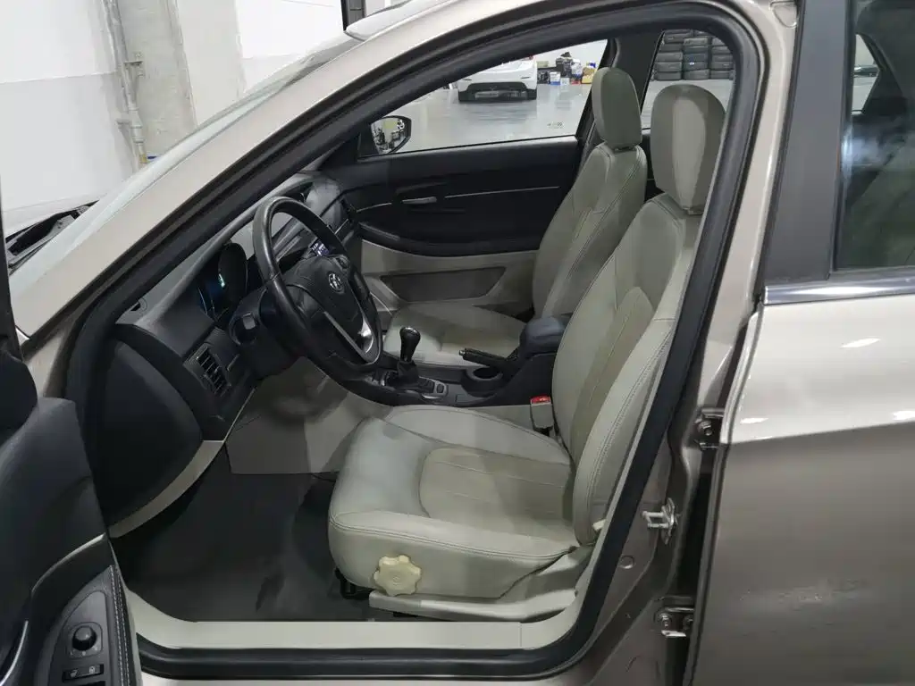 BAIC Senova D50 2015 2015 1.5L Manual Comfort Value Navigation Edition