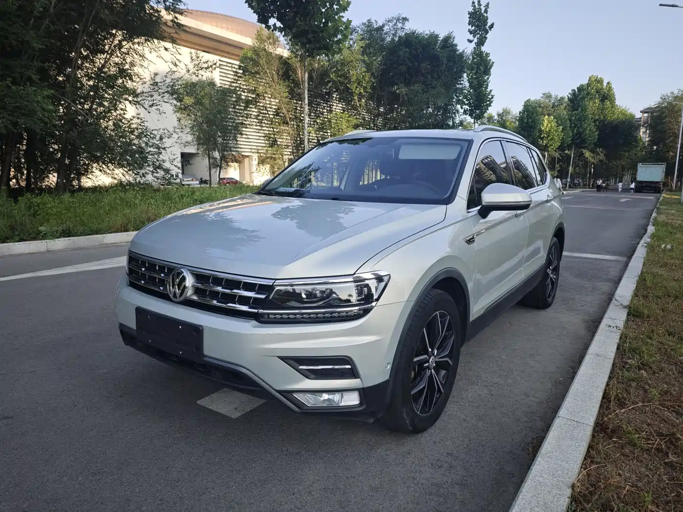 Фото 1 - Volkswagen Tiguan L
