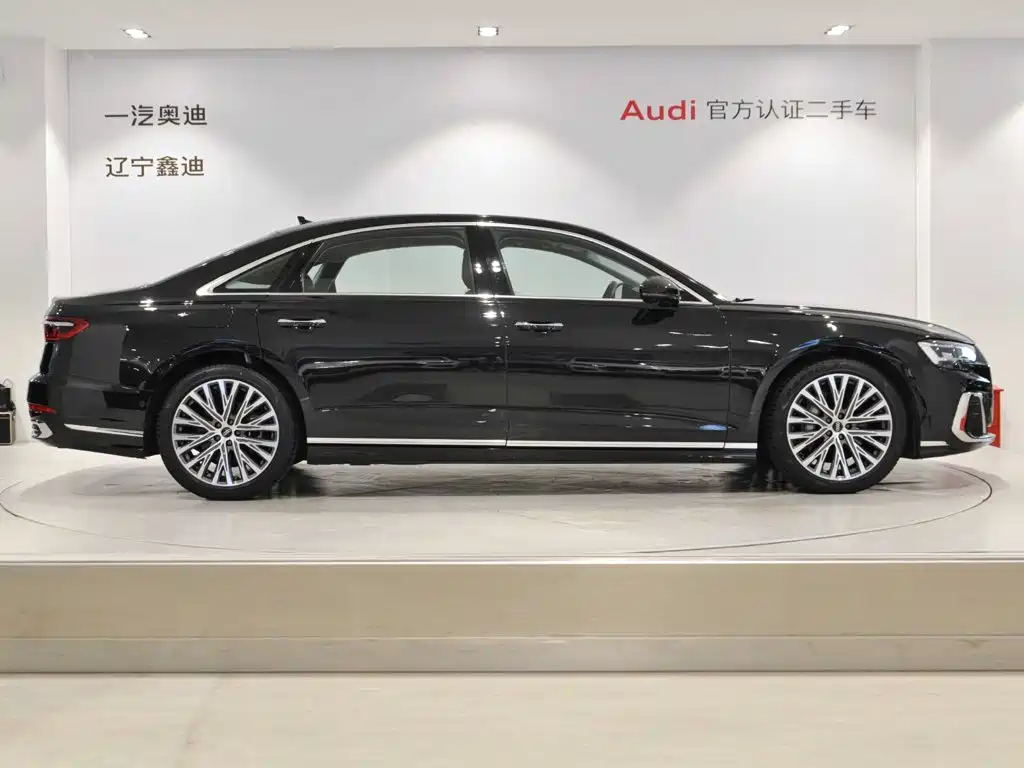 Photo 3 - Audi A8