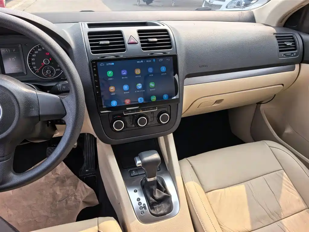 Volkswagen Sagitar 2011 1.6L Auto Comfort фото 15
