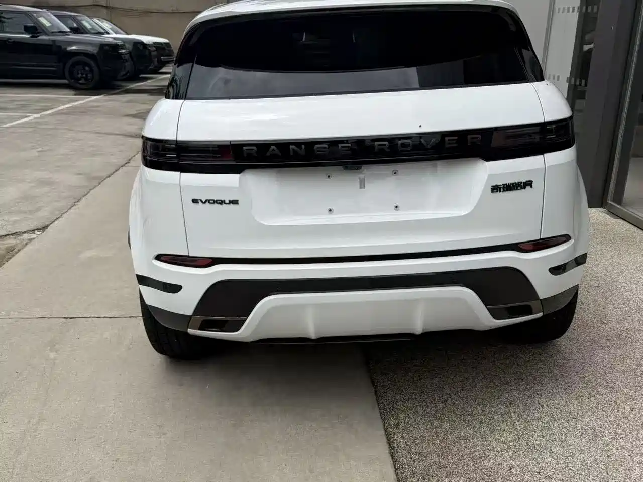 Land Rover Range Rover Evoque 2026 Range Rover Evoque L SE фото 8