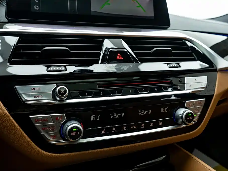 BMW 5 Series 2019 Facelift 530Li Leading M Sport Package фото 24