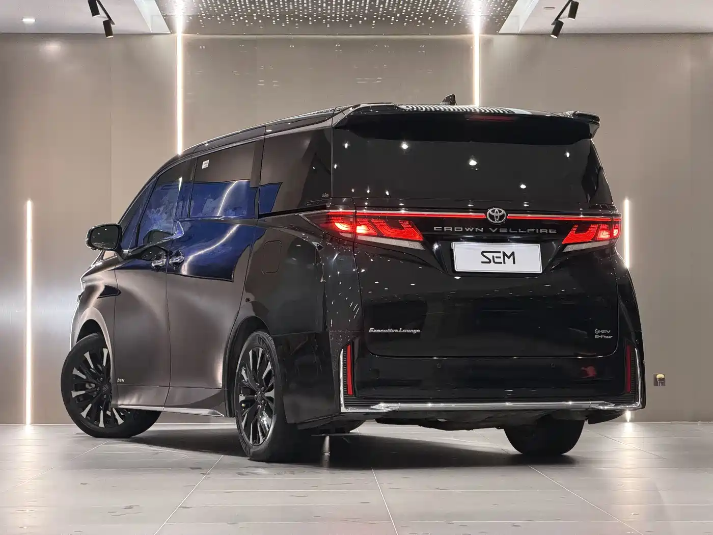 Toyota Vellfire 2024 Crown Hybrid 2.5L Executive Premium Edition фото 4
