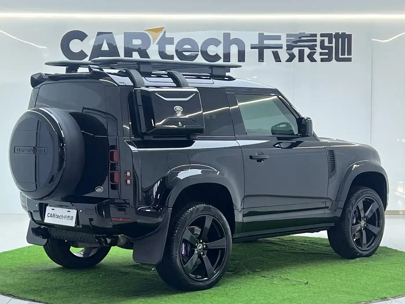 Land Rover Defender 2023 Facelift 90 3.0T P400 XS фото 6